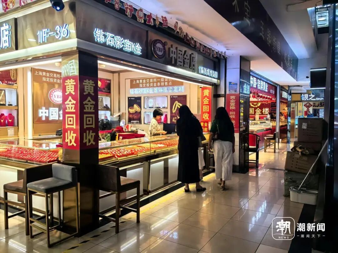 金价，大跳水！有人一次性变现5万多元，有人解套就清仓“回本就跑	”	，店员：金价“过山车”吓跑消费者！