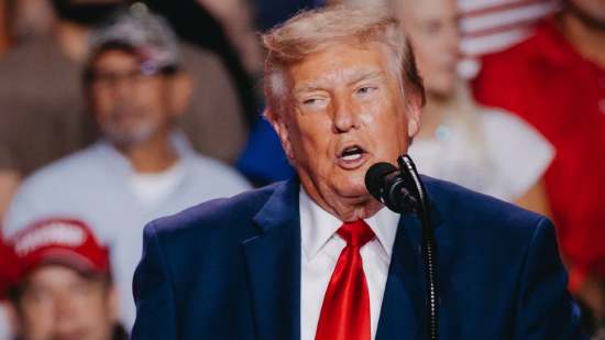 特朗普称美国不会在中期选举前袭击伊朗